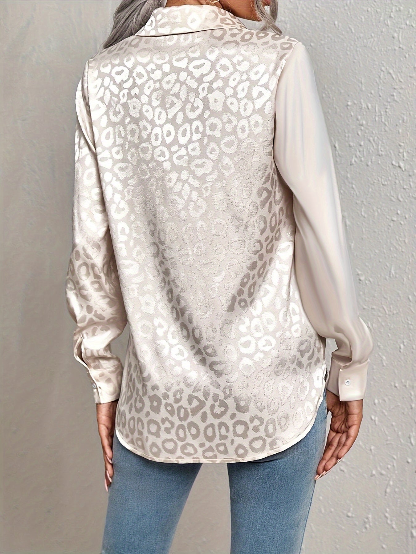 Gwendolyn - Camisa Button-Up en Satén Bicolor con Estampado de Leopardo