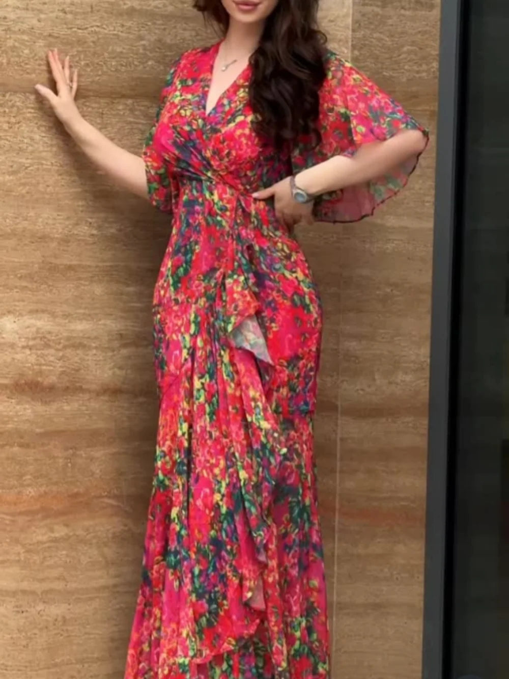 Vestido impreso de manga trompeta con escote en V
