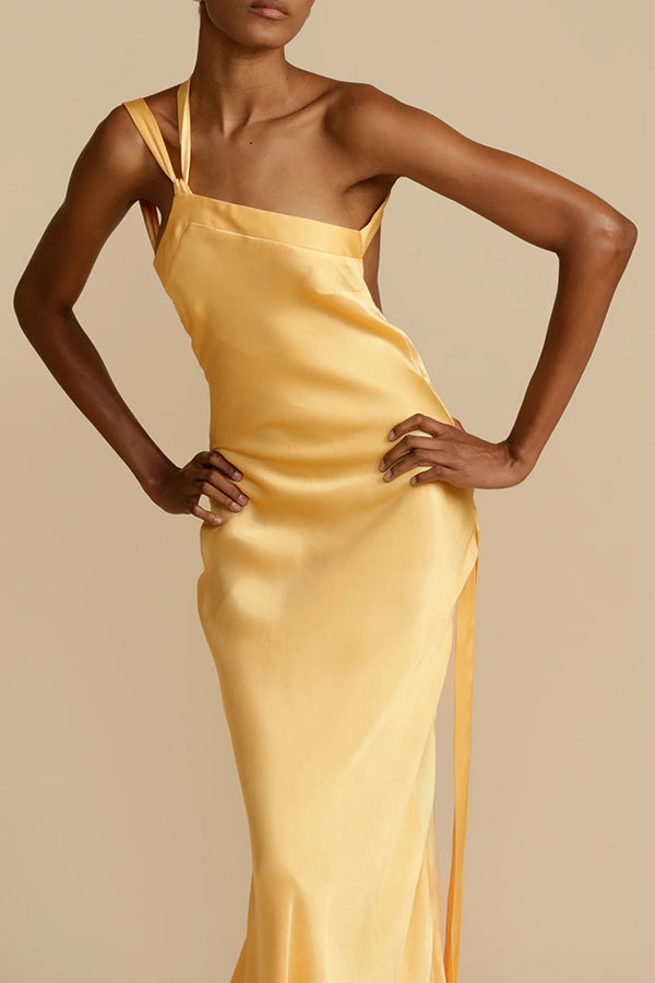 Vestido maxi satinado asimétrico