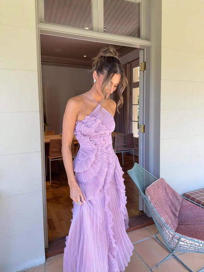 Vestido Largo Plisado – Escote Halter y Volantes Únicos