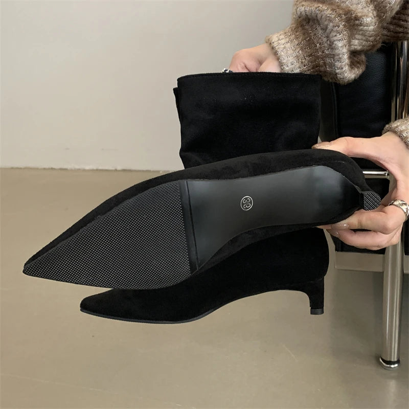 Botas Maria – Elegantes Botas de Ante Marrón