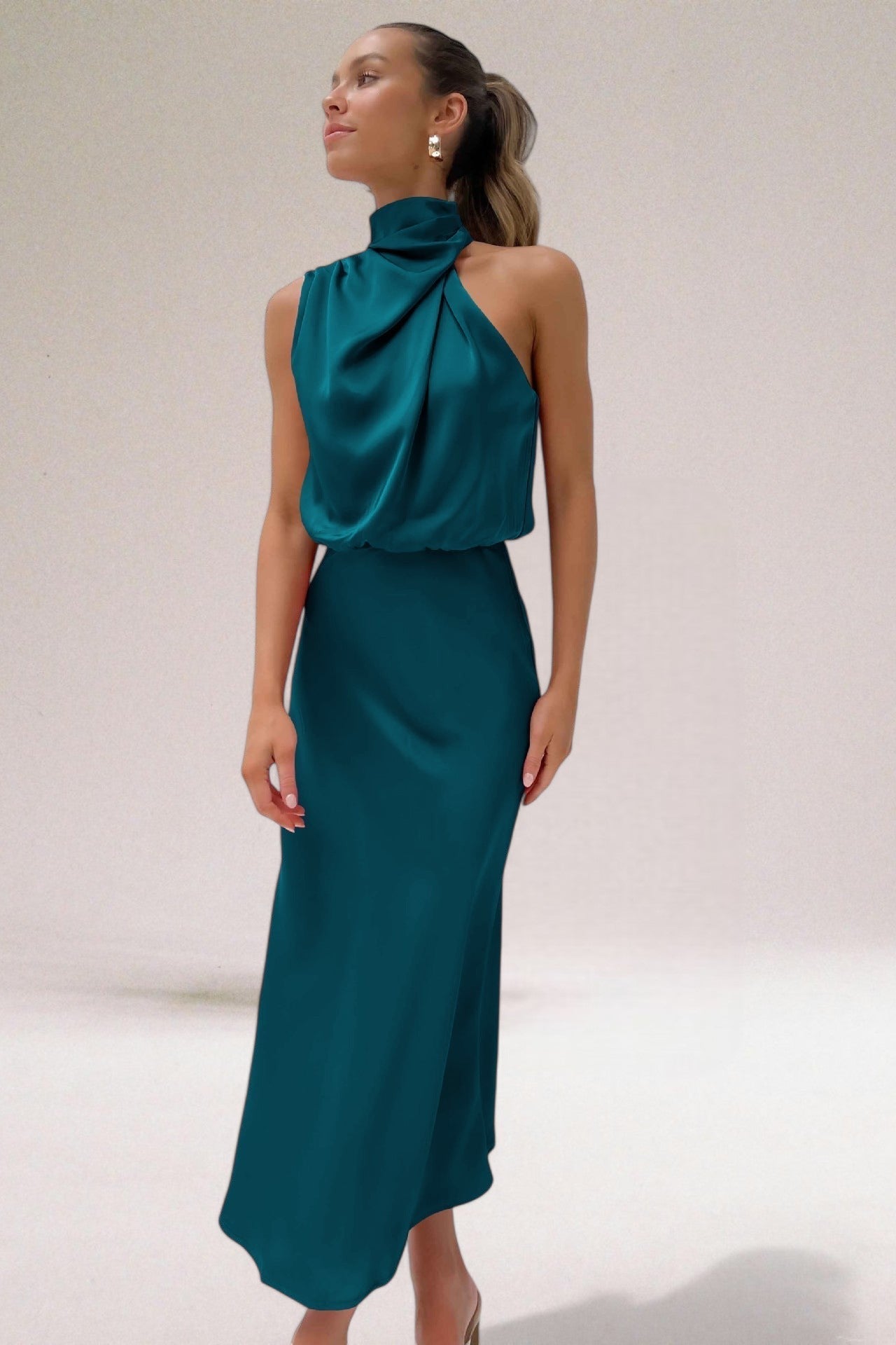 Élodie - Vestido de satén glamuroso con cuello halter.