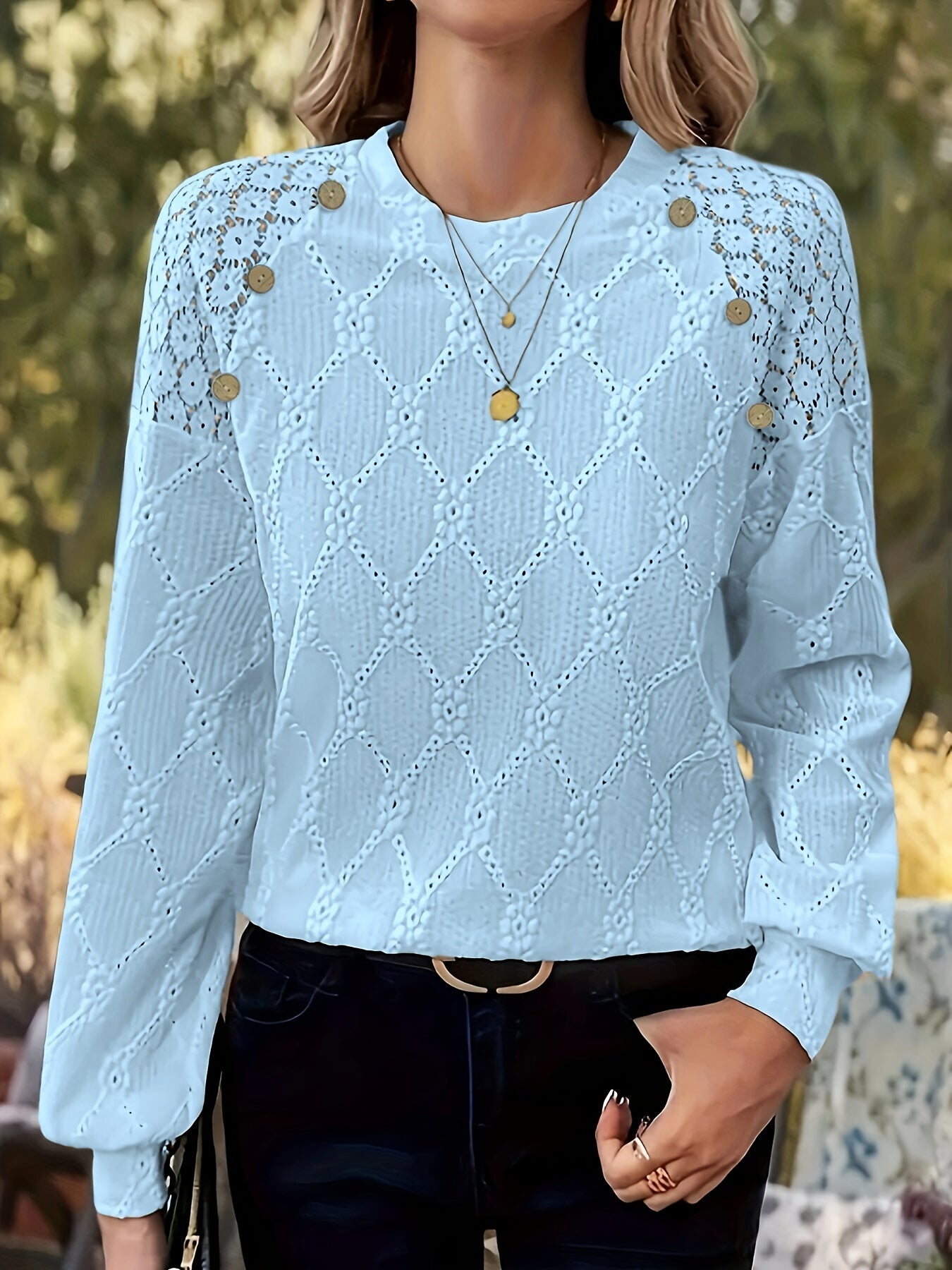 Ivy – Blusa con Detalle de Botones de Ojal