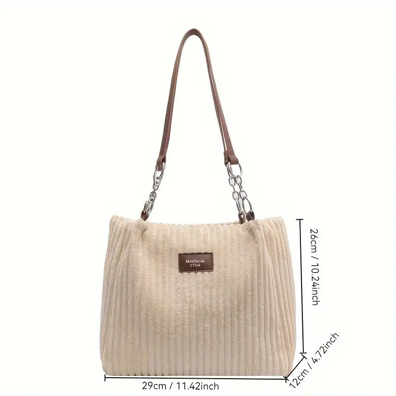 Alvhilde | Bolsa suave con textura acanalada y elegante cadena de metal