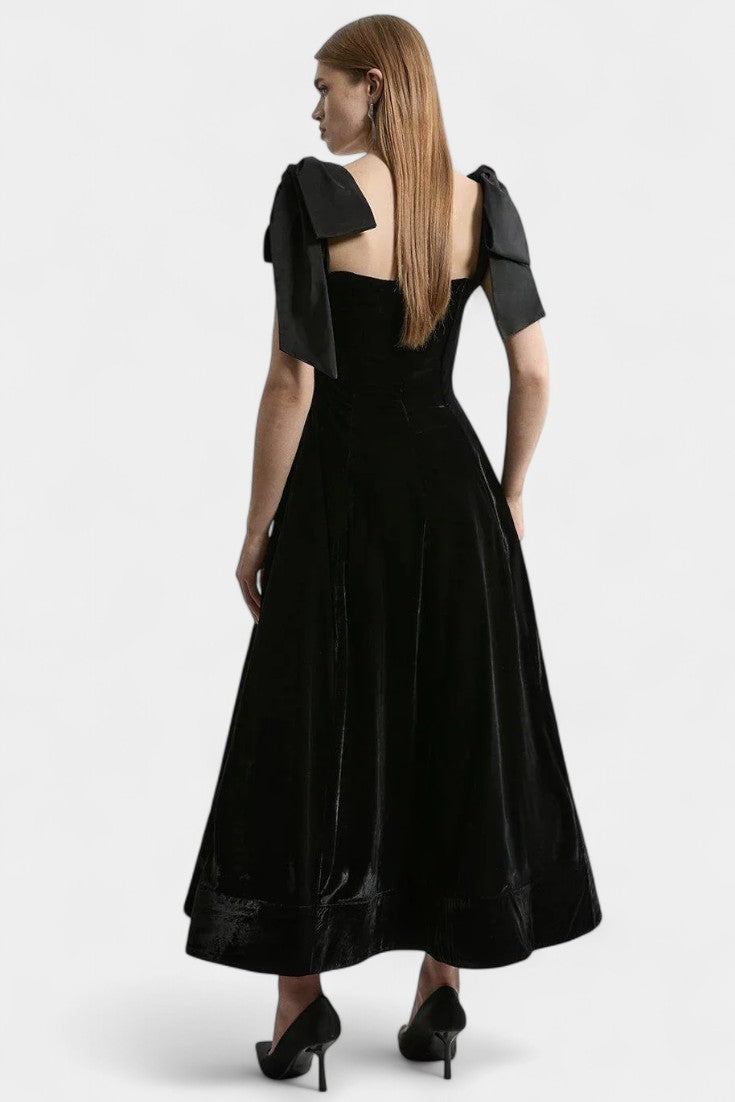 Ajla Vestido Midi de Terciopelo sin Tirantes con Lazo
