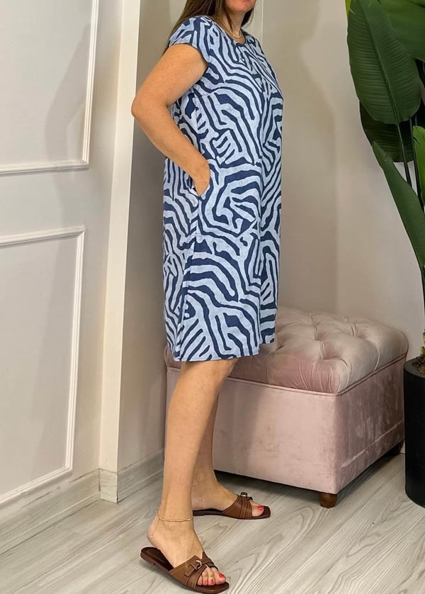 Nelia - Vestido de estampado de cebra con cuello redondo