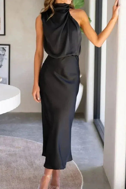El Vestido Halter Drapado Elegante