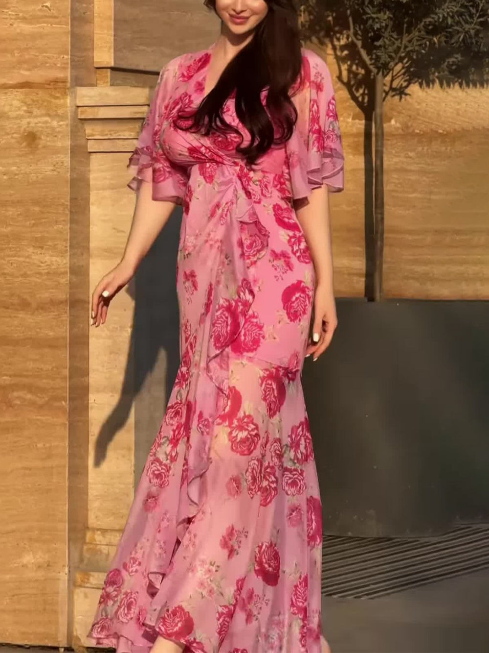 Vestido impreso de manga trompeta con escote en V