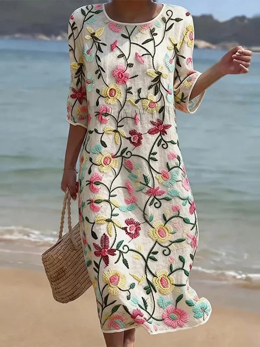 Vestido casual de mujer con estampado floral.
