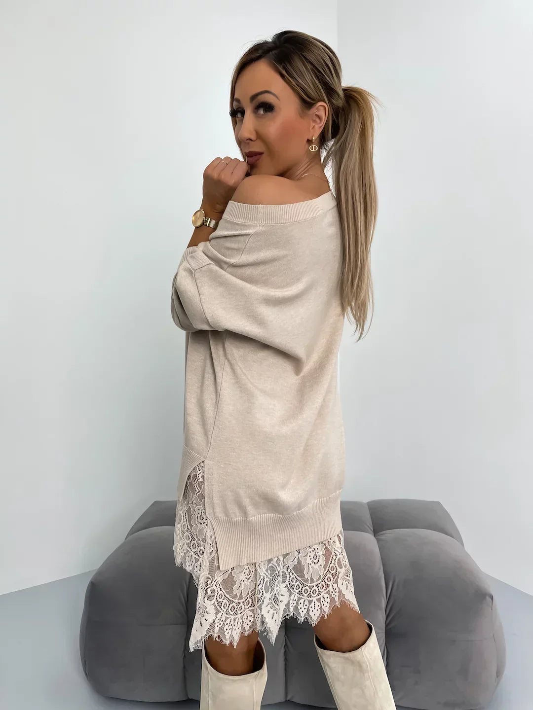 Sudadera Media con Capucha de Encaje y Cuello Redondo