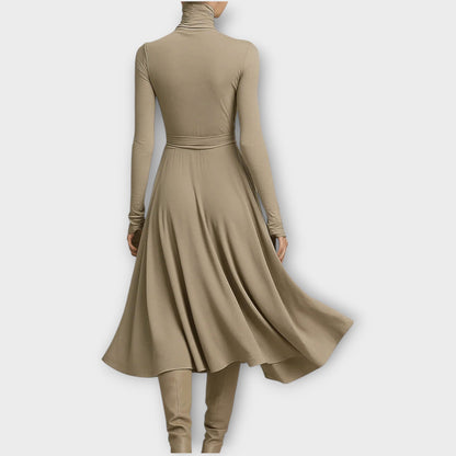Vestido Maxi Envolvente con Cuello Alto Elegante