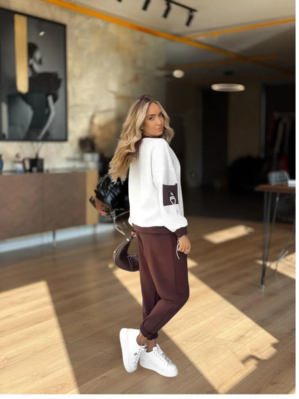 ALINA – CONJUNTO DE LOUNGE BICOLOR CON ESCOTE EN V SUAVE