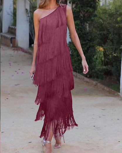 Vestido de flecos elegante Maya con hombros al aire