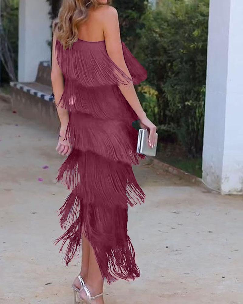 Vestido elegante de flecos Maya con hombros al descubierto