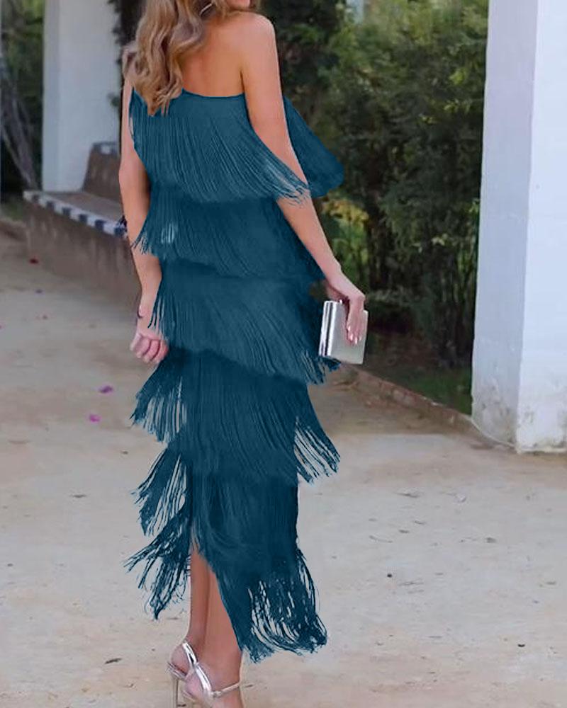 Vestido elegante de flecos Maya con hombros al descubierto