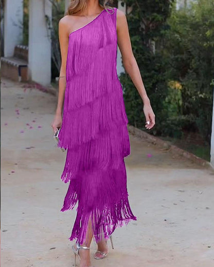 Vestido elegante de flecos Maya con hombros al descubierto