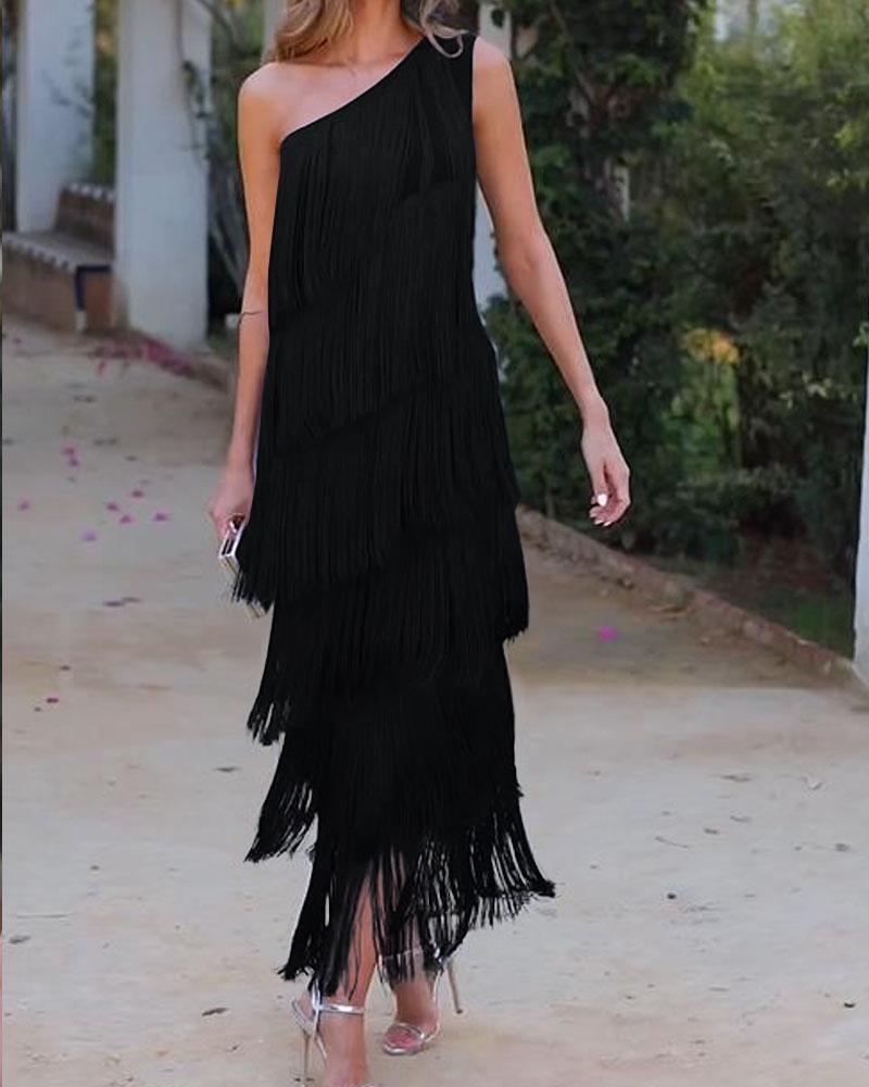 Vestido elegante de flecos Maya con hombros al descubierto