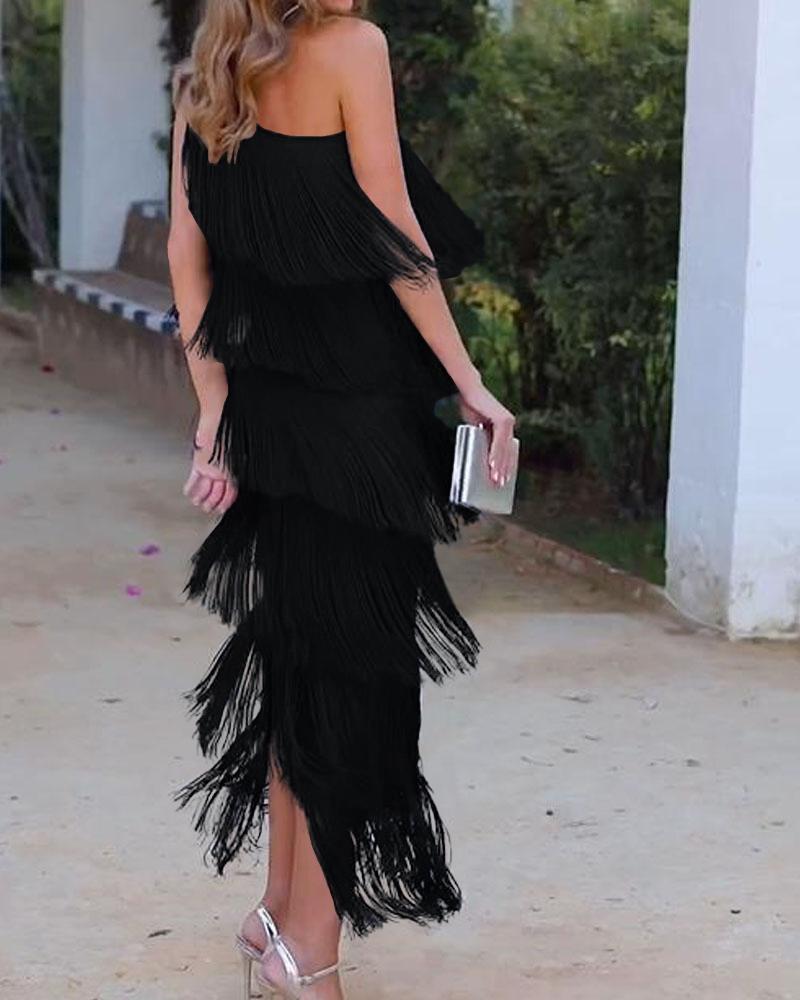 Vestido elegante de flecos Maya con hombros al descubierto