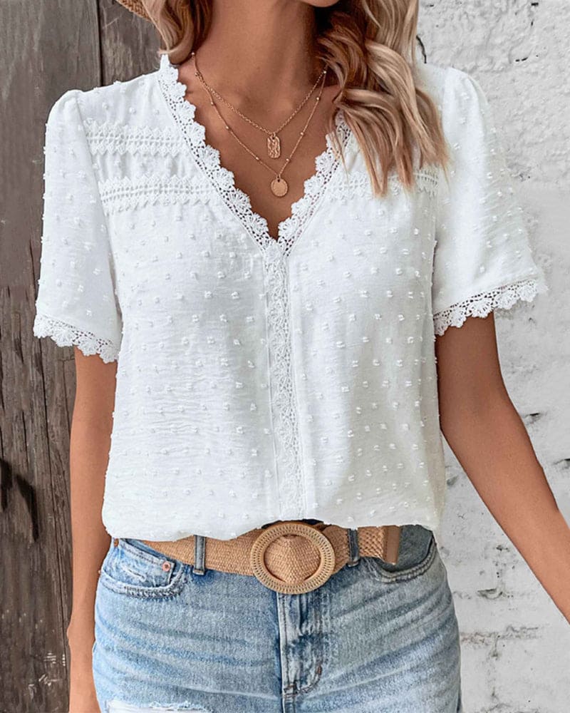 ZOE | Blusa de encaje de mangas cortas con escote en V