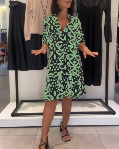 Elegante Prenda con Cuello en V y Estampado