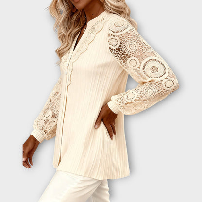 Blusa Plisada con Mangas de Encaje Elegante