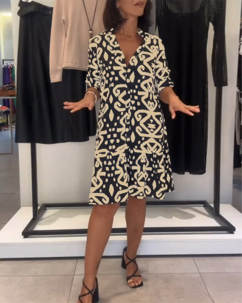 Elegante Prenda con Cuello en V y Estampado