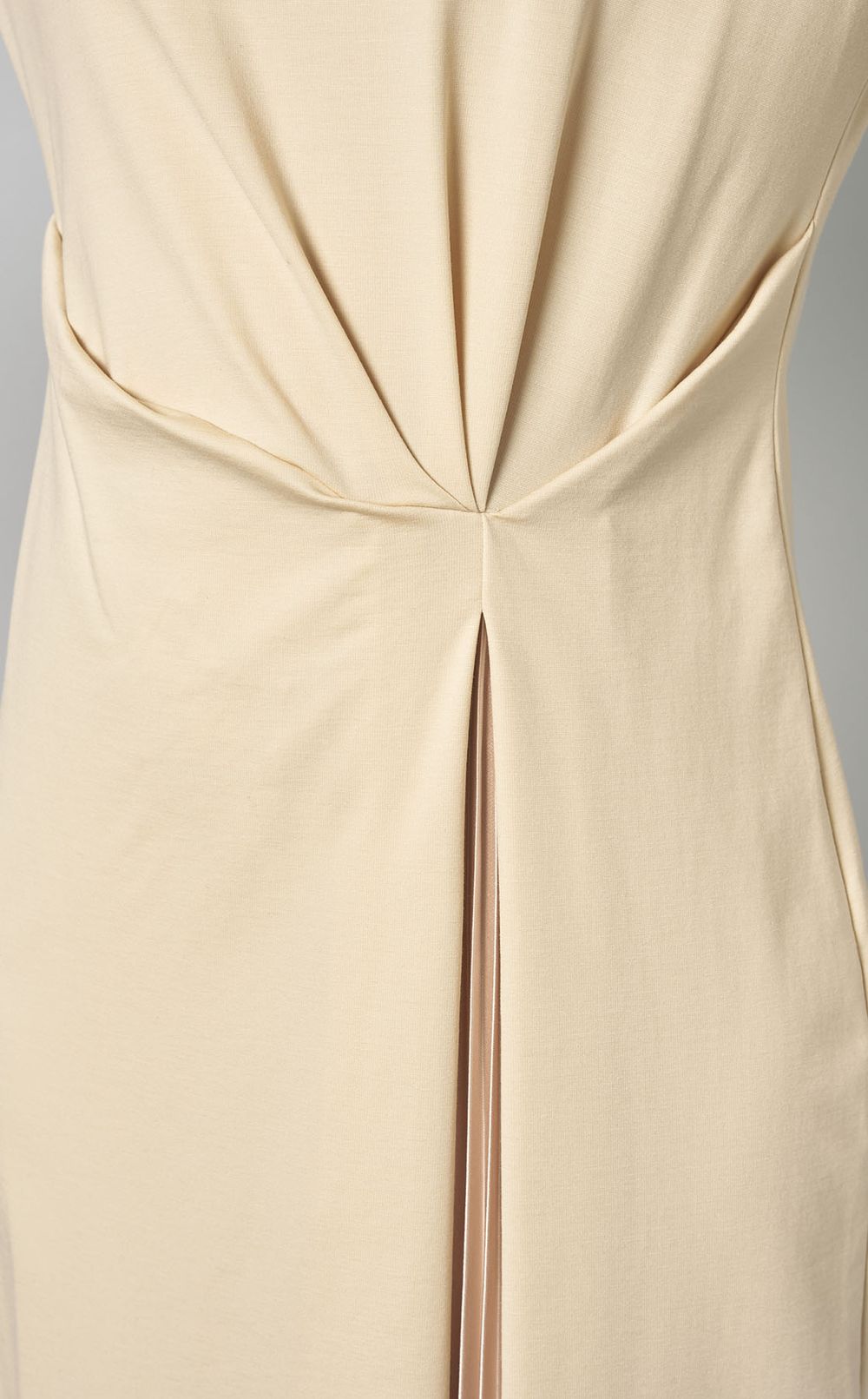 Vestido de Punto con Pliegues Laterales