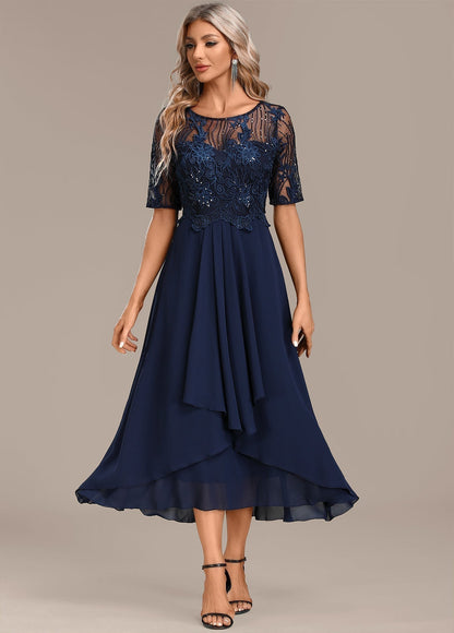 Vestido Corto de Encaje Azul Marino con Manga Corta y Cuello Redondo