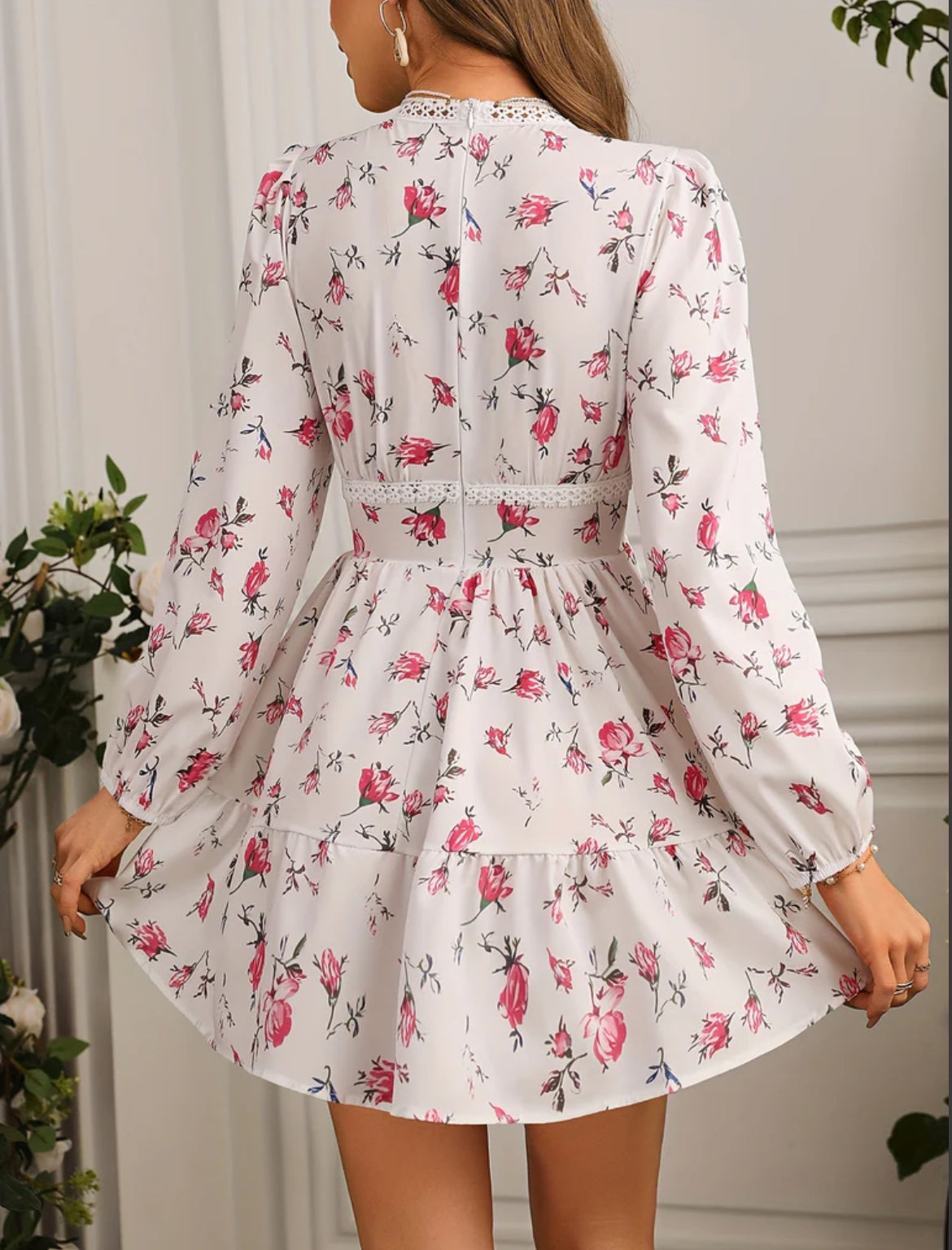 Vestido Mini Floral para Mujeres con Mangas Largas Abullonadas y Escote en V