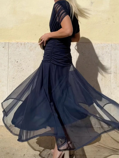 JENNIE – EL ELEGANTE VESTIDO MIDI DESCUBIERTO EN LOS HOMBROS