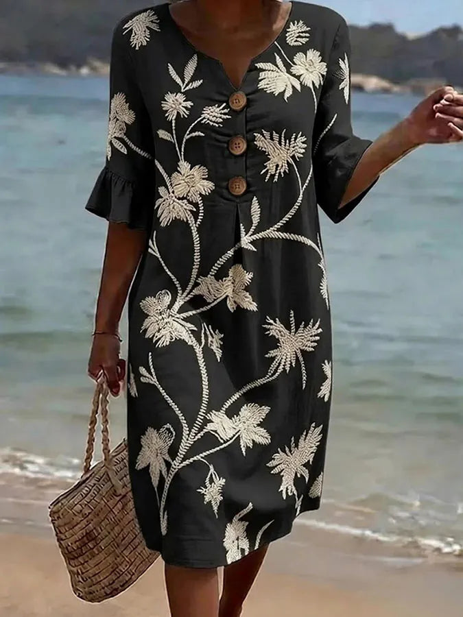 Vestido casual de mujer con estampado floral.