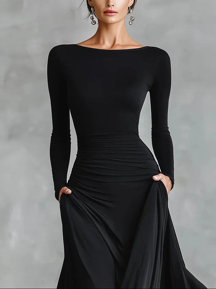 Vestido largo negro moderno de crepé con escote barco plisado