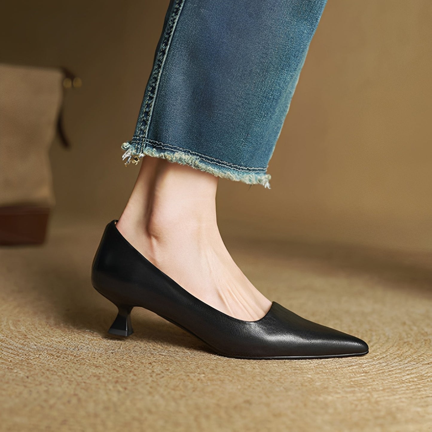 Rhea - Elegantes zapatos de cuero con punta afilada para mujer