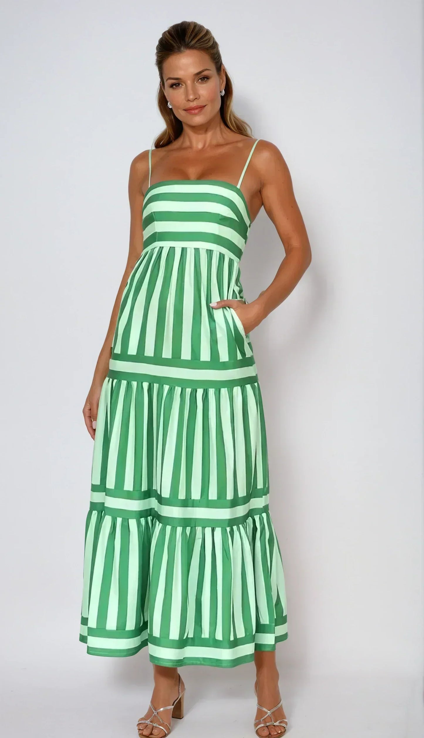 El Vestido Midi Rayado Atemporal