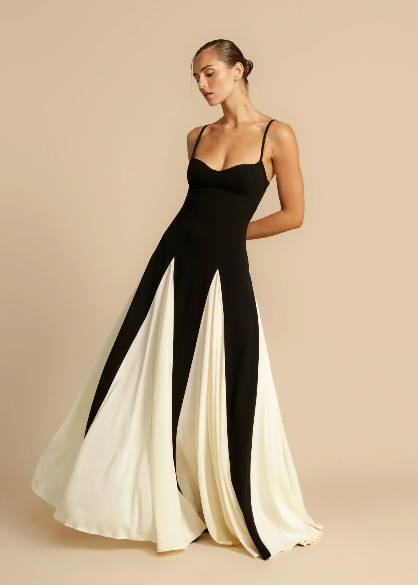 Celia | Vestido Maxi de Volantes en Contraste Elegante