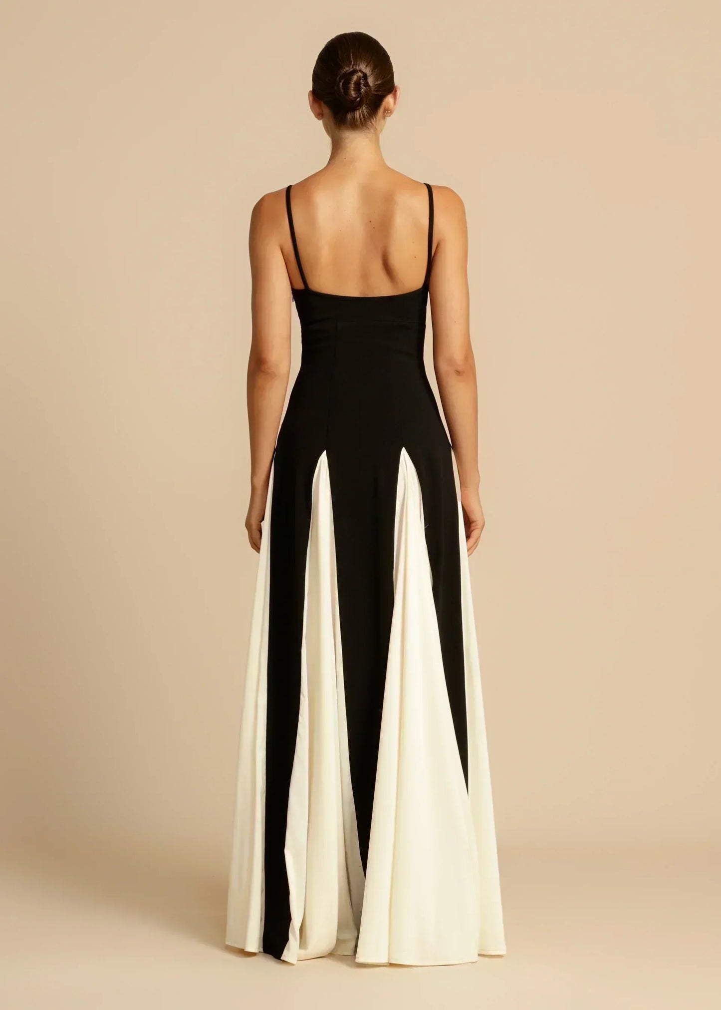 Celia | Vestido Maxi de Volantes en Contraste Elegante