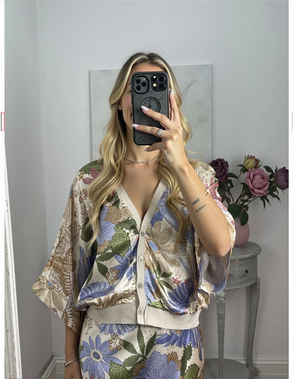 Elegante Camisa Off-shoulder de Satén con Estampado Floral