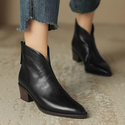 Julissa - Elegantes Botines de Cuero