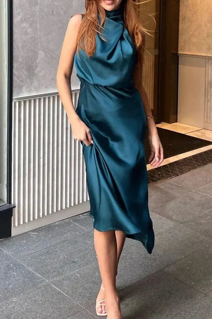 El Vestido Halter Drapado Elegante