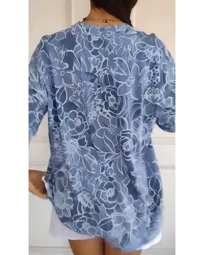 Blusa Estampada Abotonada con Cuello en V