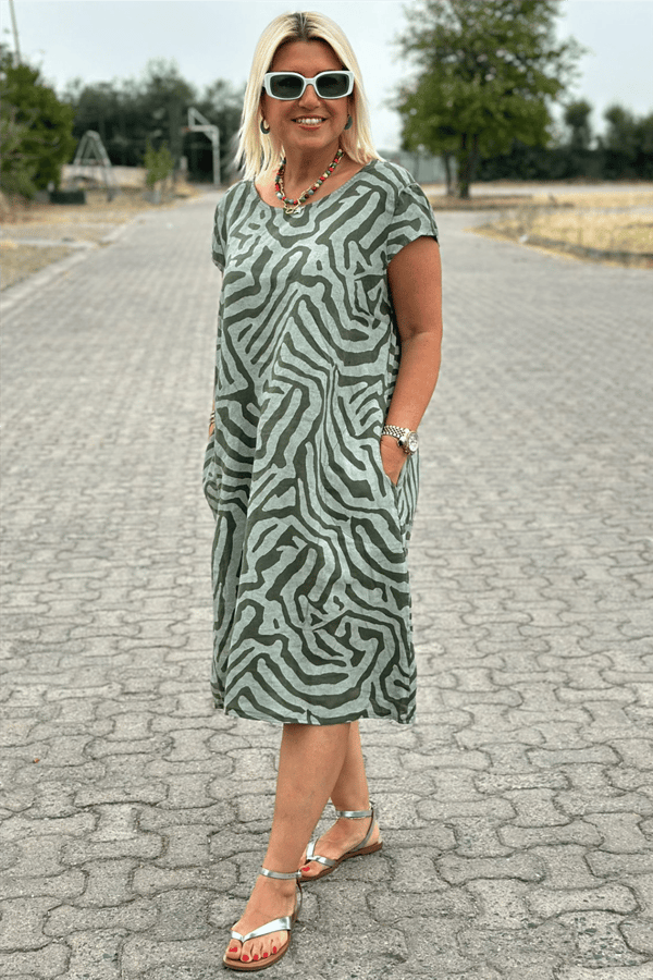 Nelia - Vestido de estampado de cebra con cuello redondo
