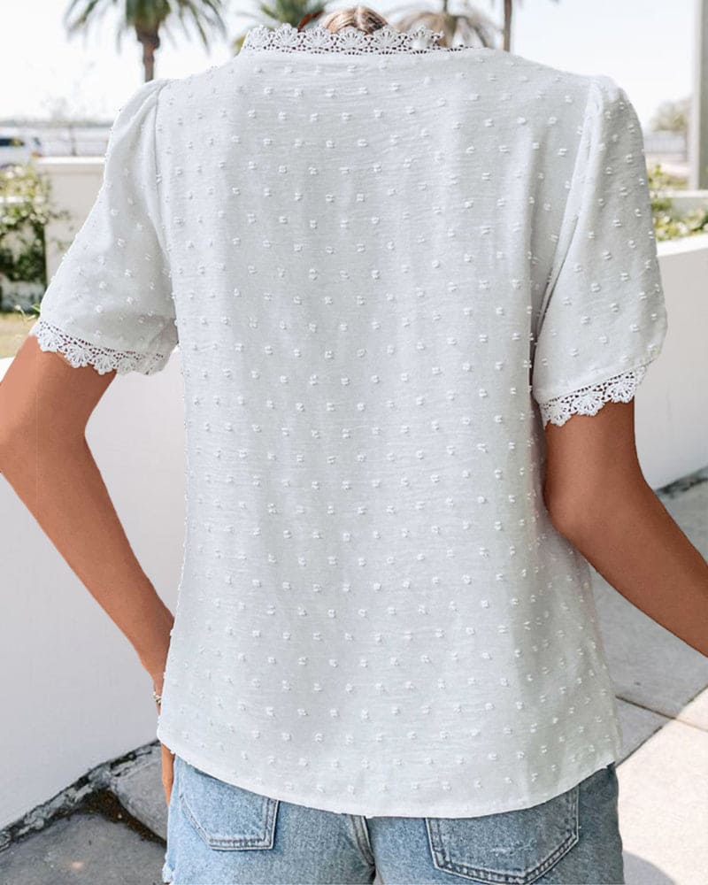 ZOE | Blusa de encaje de mangas cortas con escote en V