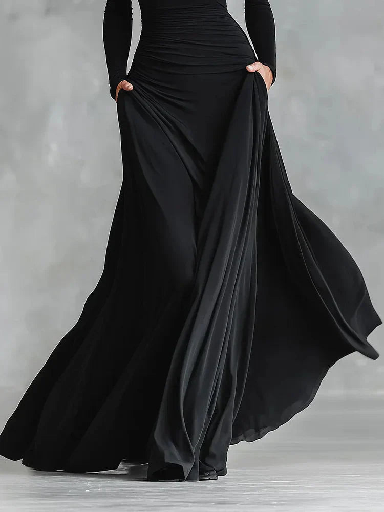 Vestido largo negro moderno de crepé con escote barco plisado