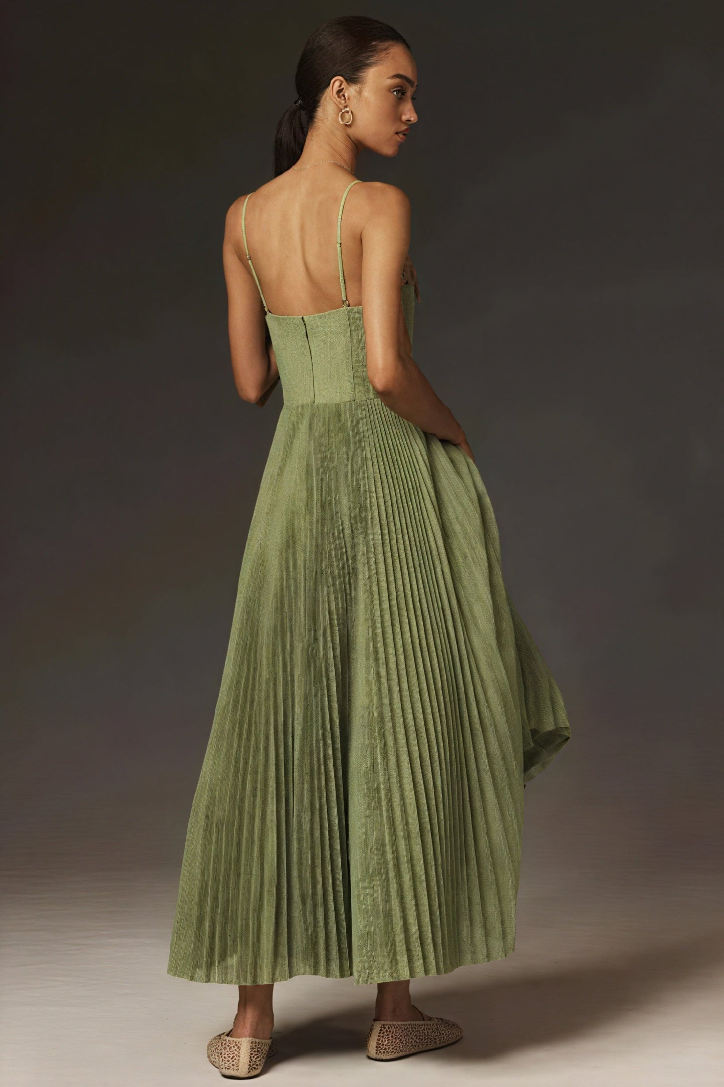 Vestido Midi: Elegancia Refinada para Ocasiones Especiales