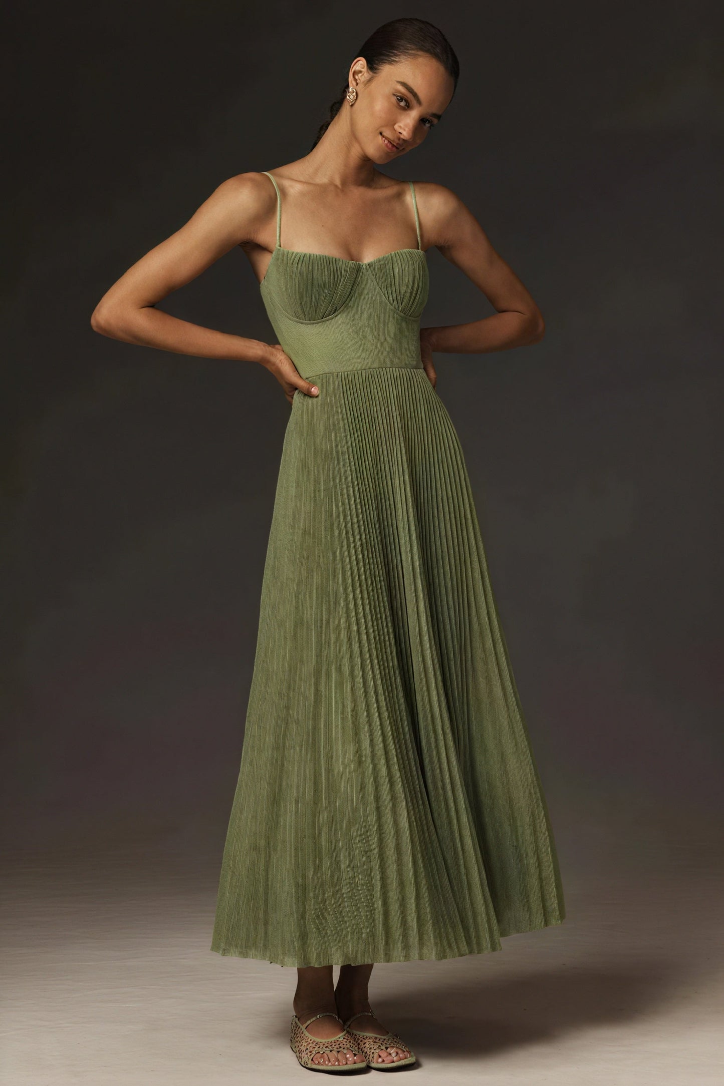 Vestido Midi: Elegancia Refinada para Ocasiones Especiales