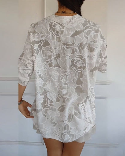Blusa Estampada Abotonada con Cuello en V