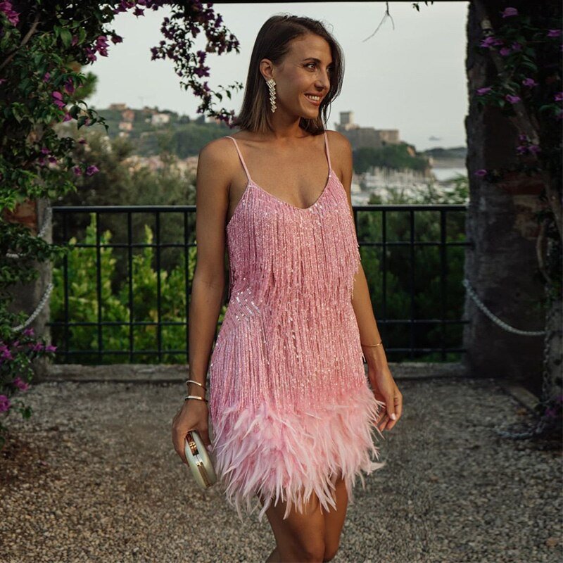 Vestido Mini de Tirantes Espagueti para Mujeres con Detalle de Flecos y Dobladillo de Plumas