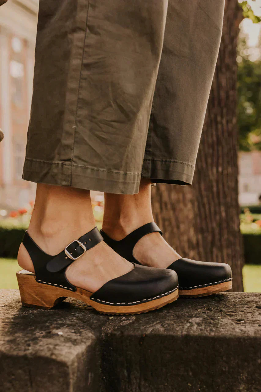 Ammara – Zuecos de Elegancia Sin Esfuerzo