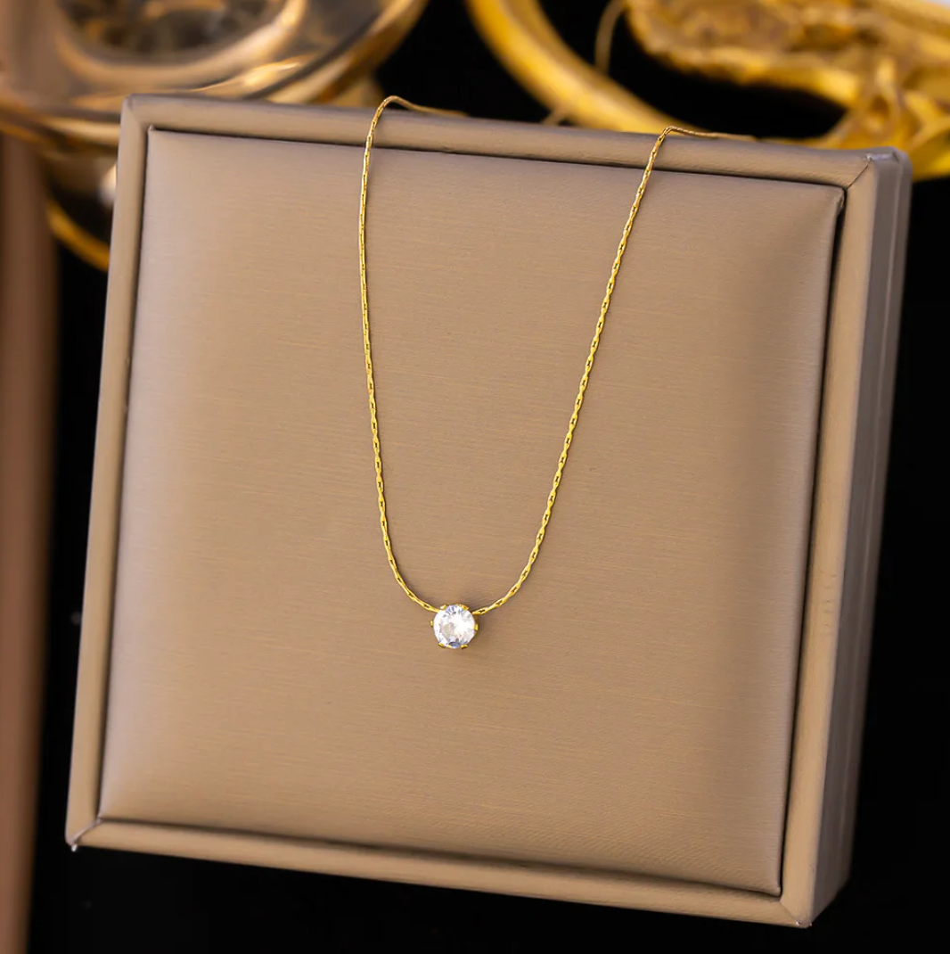 Ceraline – Collar brillante con acento resplandeciente