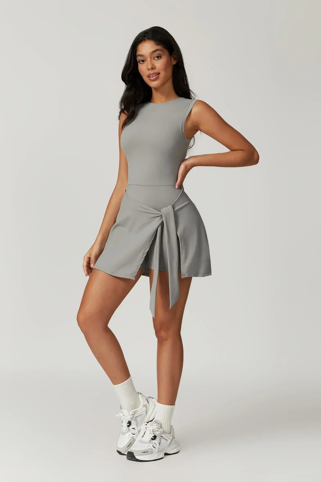 Céleste – Vestido de Cuello Alto con Pantalones Cortos Integrados